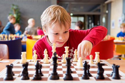 Обучение шахматам в центре «Радости»