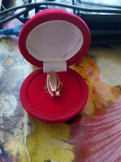 Продам перстень женский золото 585 пробы