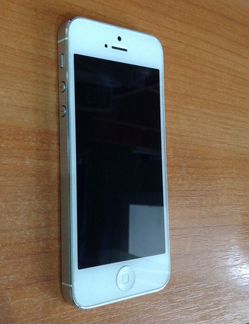 Телефон iPhone 5 белый