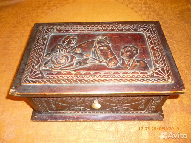 Шкатулка старинная деревянная резная
