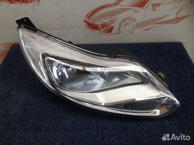 Фара правая Ford Focus 3 (2010-2015) светлая