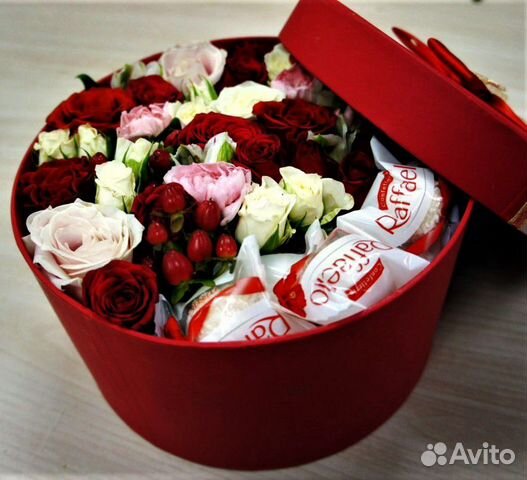 Цветы в коробке с рафаэлло №306