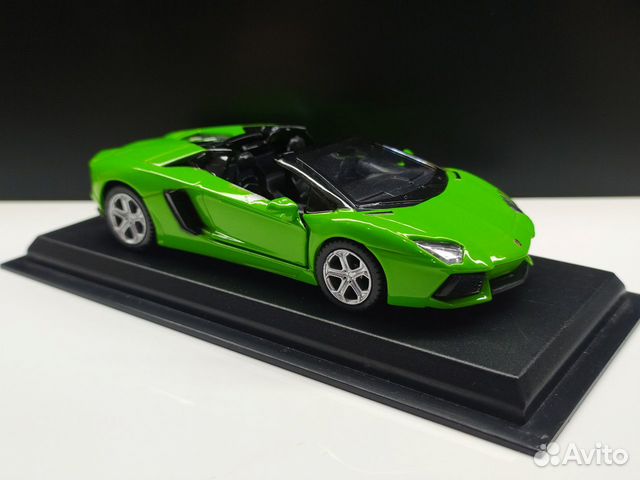 1:43 Lamborghini Aventador LP700-4 Roadster