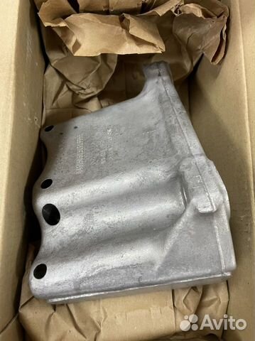 Несущий кронштейн двигателя BMW F48