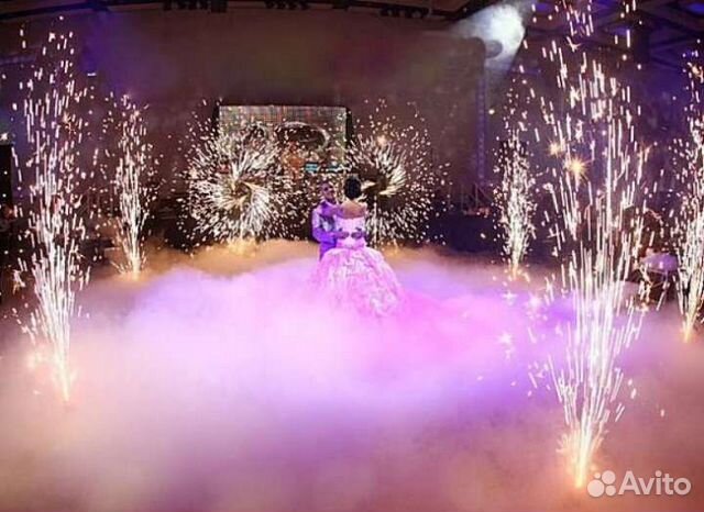 Тяжёлый дым, фонтаны, диджей, звук, свет