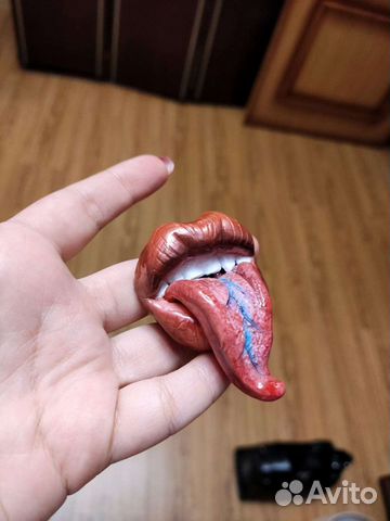 Брошь из полимерной глины Губы