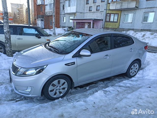 Kia Rio 1.6 AT, 2013, битый, 61 000 км