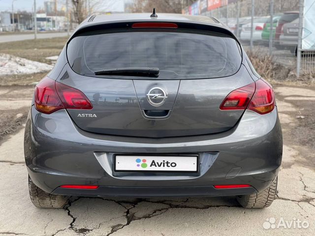 Opel Astra 1.6 МТ, 2011, 111 000 км