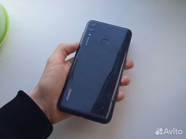 Телефон Huawei y7