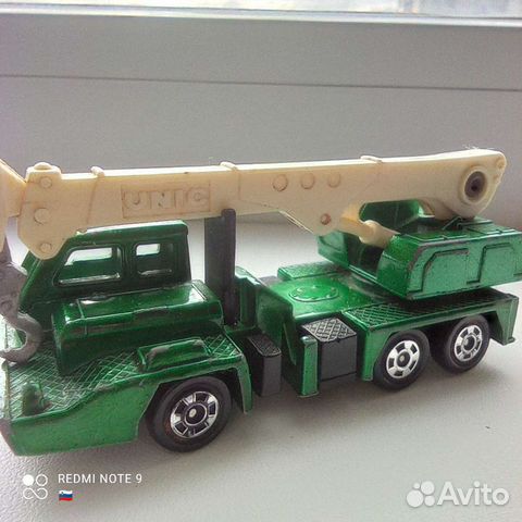 Модель машины Tomica Nissan diesel