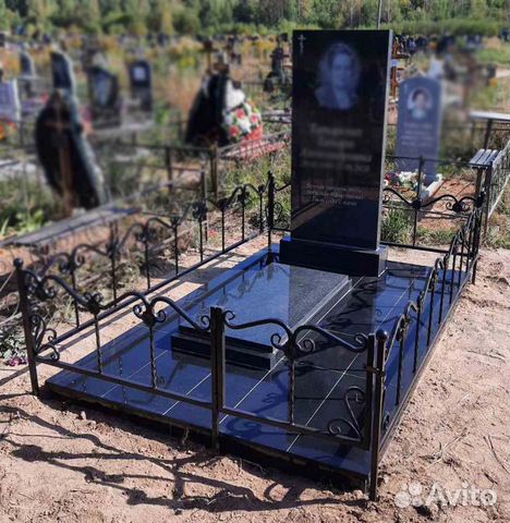 Памятники, мемориальные комплексы, надгробия