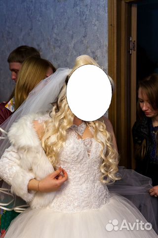 Красивое свадебное платье цвета айвори