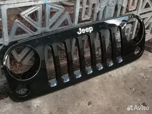 Решетка радиатора автомобиля Джип Вранглер