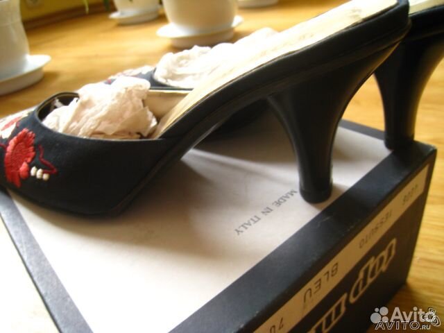 Босоножки с вышивкой. б/у. Красивые Босоножки с вышивкой. б/у. Красивые