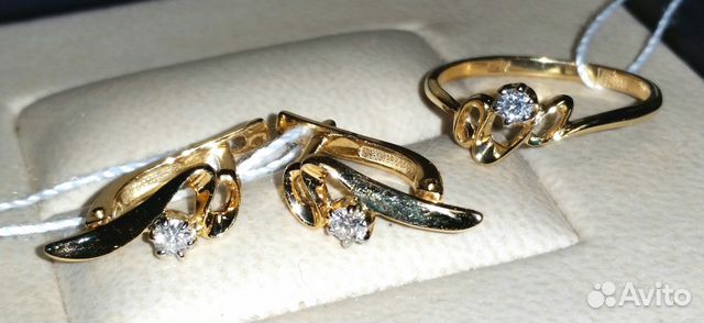 Комплект золотой (серьги+кольцо) с 3 бриллиантами Комплект золотой (серьги+кольцо) с 3 бриллиантами