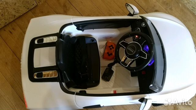 Audi R8 spyder 12 в электромобиль