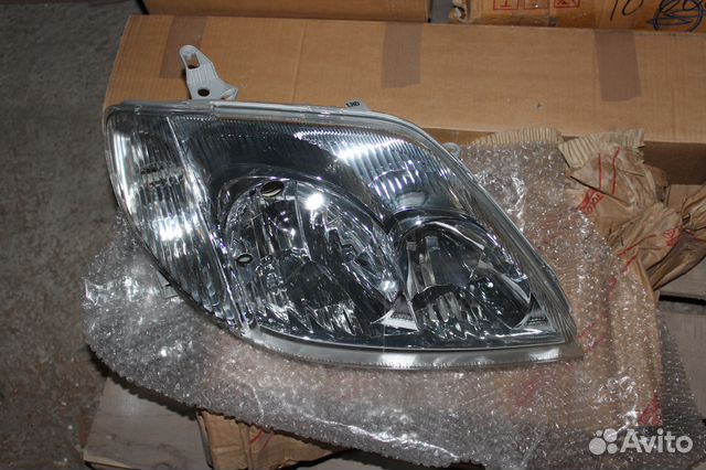 Фара правая toyota corolla E120 2001-2006 Фара правая toyota corolla E120 2001-2006