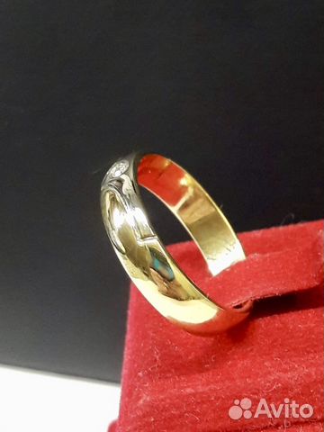 Золотое кольцо с бриллиантом
