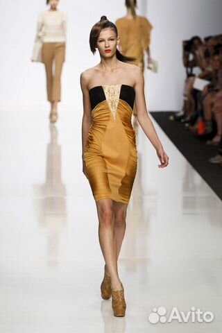 Платье Byblos. 100 оригинал. Италия. Размер 42IT Платье Byblos. 100 оригинал. Италия. Размер 42IT