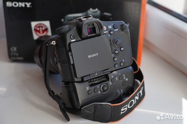 Sony Alpha 77M2 +Sony18-135+ Батарейный блок ручка