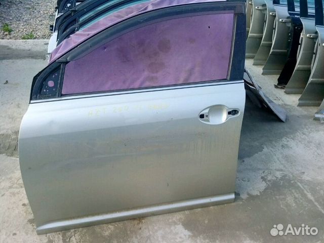 Дверь передняя левая Авенсис Тойота голая