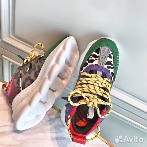 Versace chain reaction