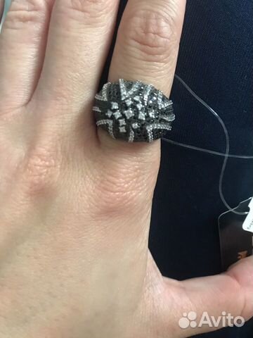 Серебряное кольцо с черными фианитами