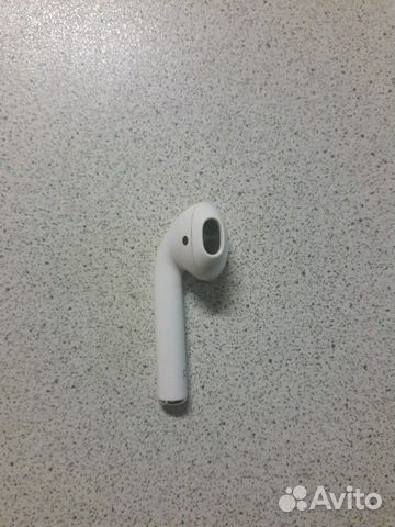 Правый наушник AirPods первого поколения Правый наушник AirPods первого поколения