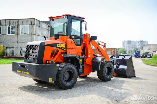 Фронтальный погрузчик molot 300М