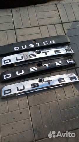 Молдинг эмблема на крышку багажник duster