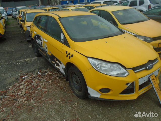 Ford Focus 1.6 МТ, 2014, битый, 100 000 км
