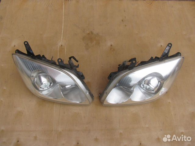 Фара Toyota Avensis AZT250 ZZT250 Фара Toyota Avensis AZT250 ZZT250