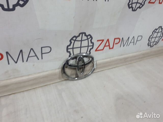 Эмблема на решетку радиатора Toyota Land Cruiser J