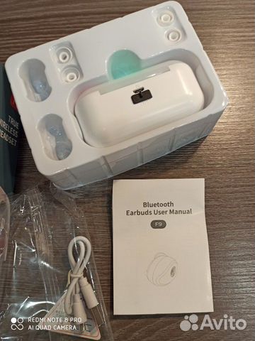 Беспроводные наушники. Кейс с дисп. и powerbank Беспроводные наушники. Кейс с дисп. и powerbank