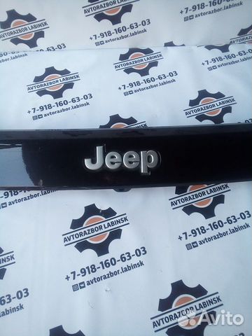 Накладка двери багажника Jeep Grand Cherokee (WK2)