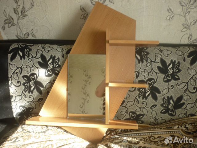 Зеркало с полками