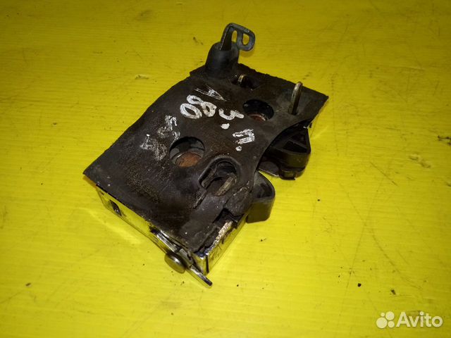 Замок двери Audi 80 B4 8a1837015a Замок двери Audi 80 B4 8a1837015a