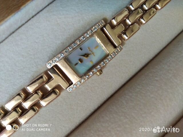 Золотые часы с браслетом и бриллиантами