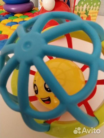 Игрушки развивающие и поильник