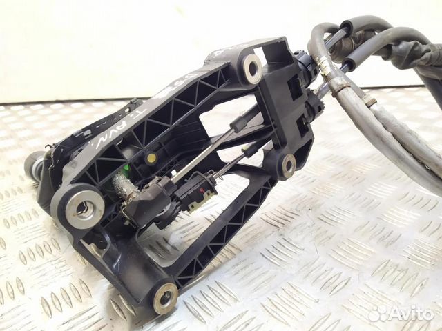 Кулиса Toyota Avensis T25 2003-2006 Кулиса Toyota Avensis T25 2003-2006