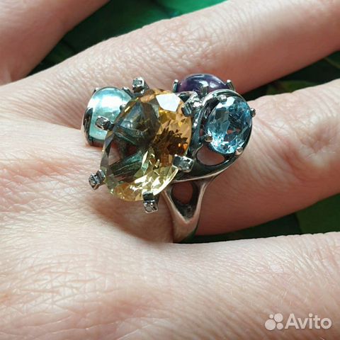 Серебряное кольцо с натуральными камнями Серебряное кольцо с натуральными камнями