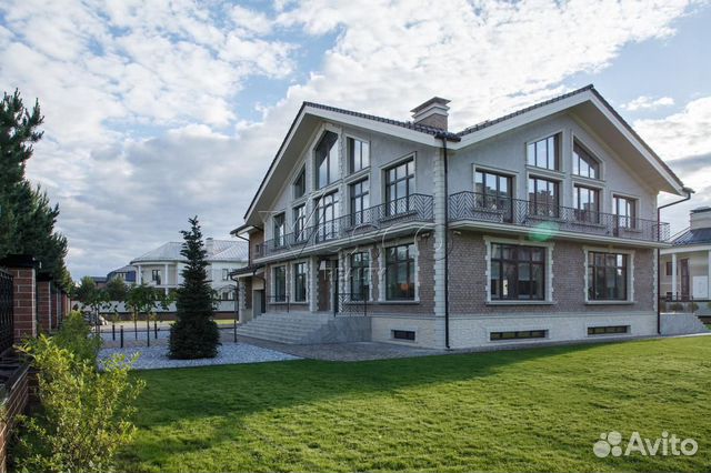 Дом 850 м² на участке 33 сот.
