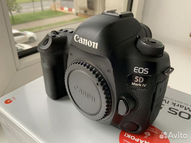 Canon EOS 5D Mark IV полный комплект с коробкой