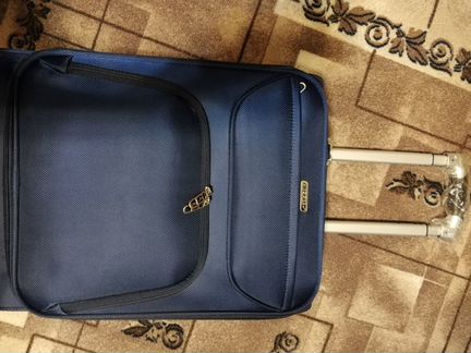 Продаю новый чемодан на колёсиках. Размер 35*48,гл