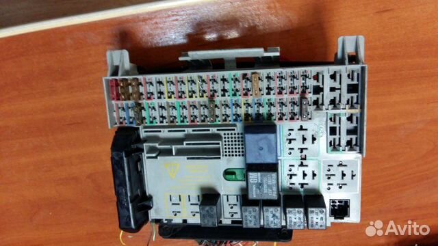 Блок предохранителей Opel Zafira 2 2002