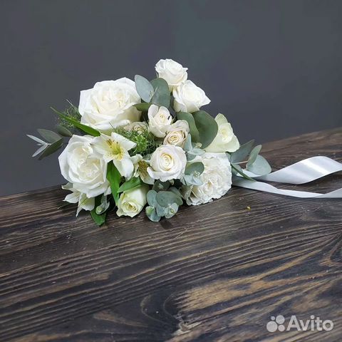 Свадебный букет невесты и бутоньерка