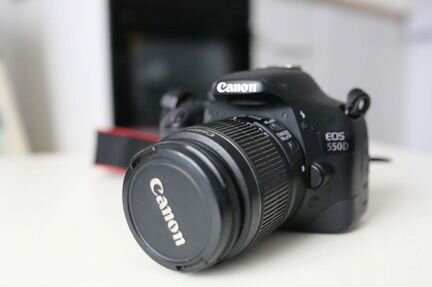 Зеркальный фотоаппарат Canon 550d