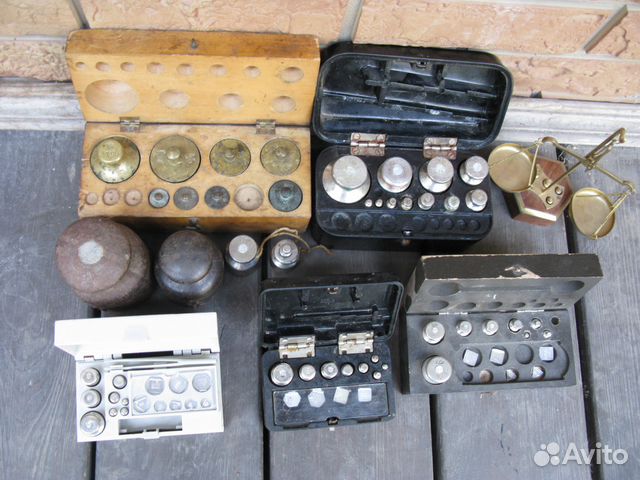 Разновесы на 0,15. Калибровочные гирьки для маленьких ювелирных весов. Рассмотрите набор гирек для весов запишите массу. Набор гирек для весов масса каждой гирьки 8 штук. Набор разновесов.