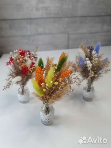 Мини-букетики из сухоцветов в вазочках