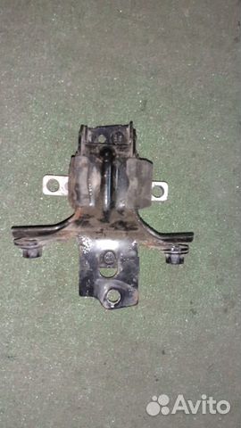 Опора двигателя левая Volkswagen Passat B6